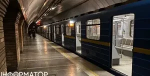 Екстрені відключення світла в Києві: Метро зупинено, укриття відкриті