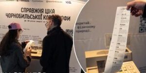 На вокзалі Києва показали інсталяцію про справжню ціну Чорнобильської катастрофи