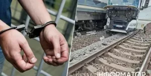 Аварія на залізничному переїзді: вантажівка зіткнулася з потягом Перемишль-Київ