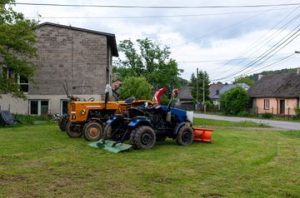 Мінітрактори для господарства: компактна техніка для масштабних завдань